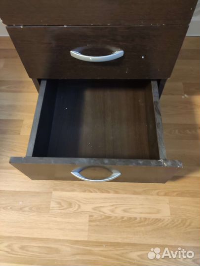 Тумба выкатная на колесах