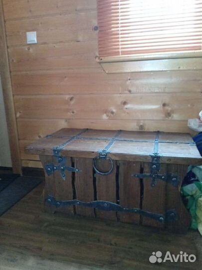 Сундук деревянный