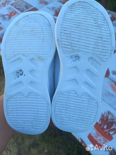 Кроссовки для девочки 29 размер б,у