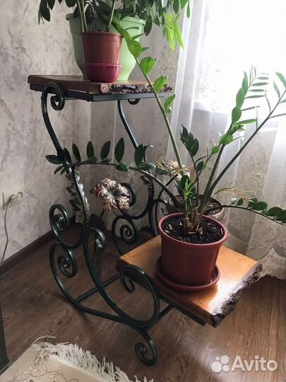 Кованная подставка для цветов