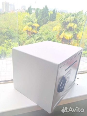 Сейф металлический новый