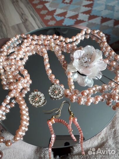 Винтажная бижутерия в розовых тонах одним лотом