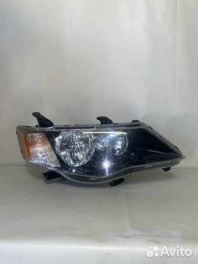 Mitsubishi Outlander XL 07-09 Фара правая ксенон