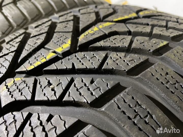 Yokohama BluEarth Winter V905 235/55 R20