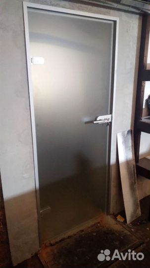 Стеклянная дверь по индивидуальным размерам