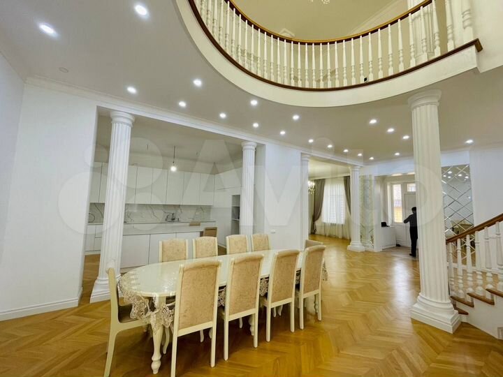 Дом 330 м² на участке 4,5 сот.