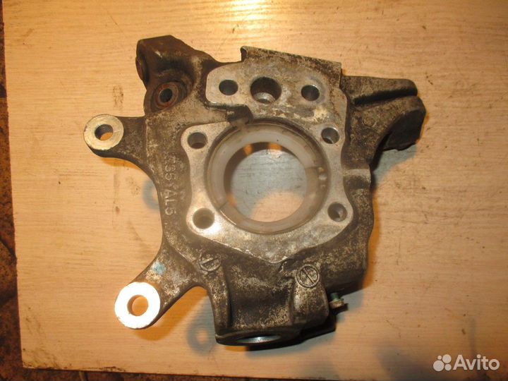 Кулак поворотный задний правый (Nissan Teana)