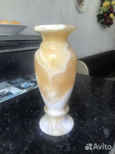 Ваза из оникса