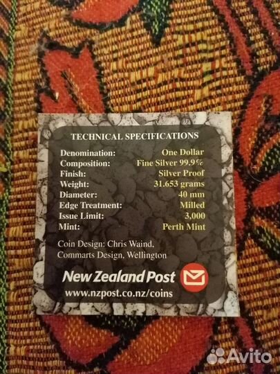Новозеландский памятный доллар в кожаном чехле