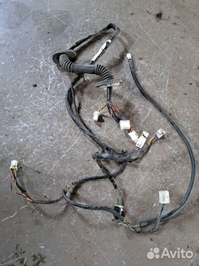 Проводка двери передний Mitsubishi Mirage