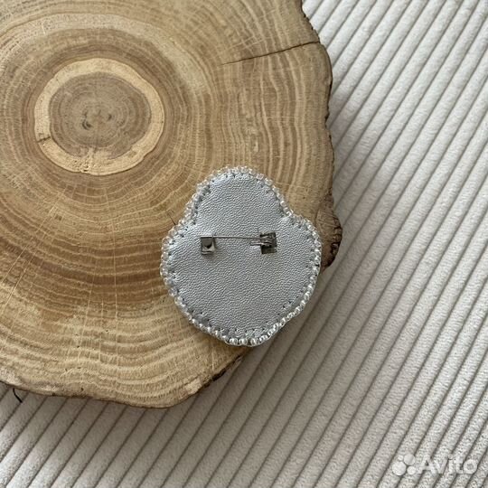 Брошь из бисера