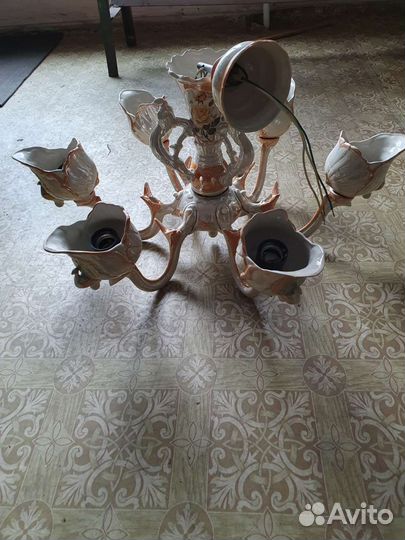 Люстра фарфоровая