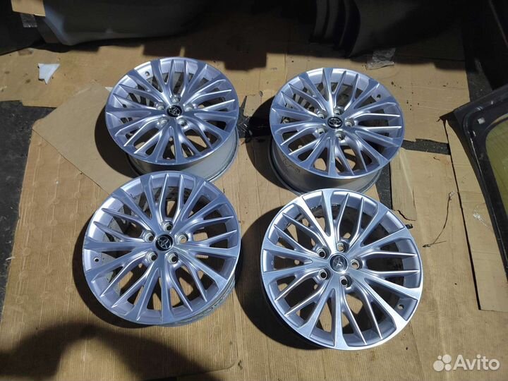 Диски на Toyota Camry 70 r18 оригинал
