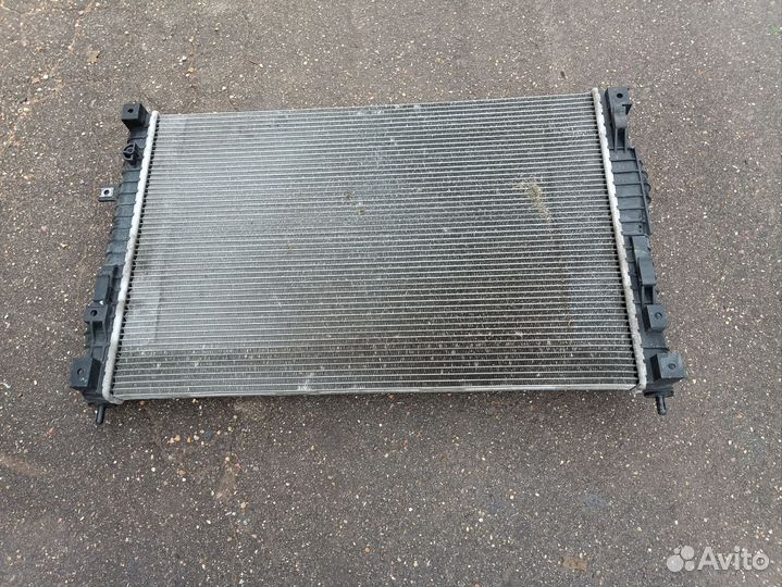 Радиатор охлаждения Citroen c4 Пикассо 2