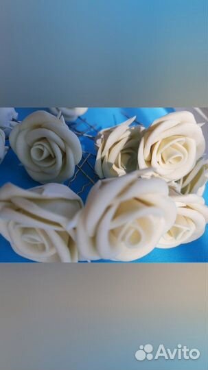 Набор украшений - шпилек для волос