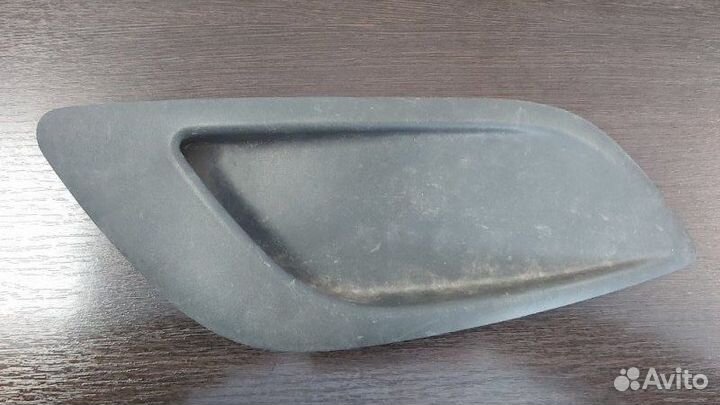 Заглушка бампера левая Ford Focus II