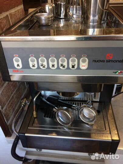 Профессиональная кофемашина nuova simonelli