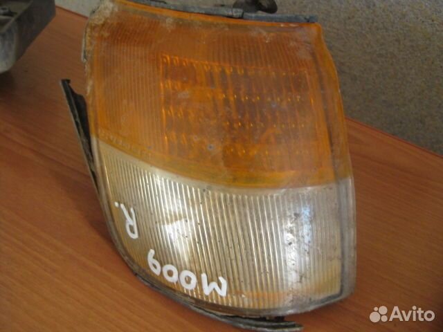 Указатель поворота правый Mitsubishi Pajero (1990