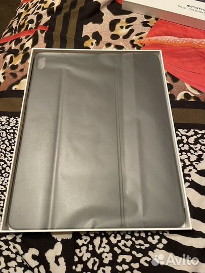 Apple smart keyboard Folio. 12 9
