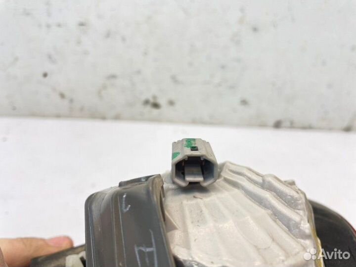 Фонарь в крышку багажника правый Toyota Corolla