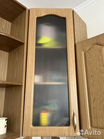 Кухонный подвесной шкаф с полками бу