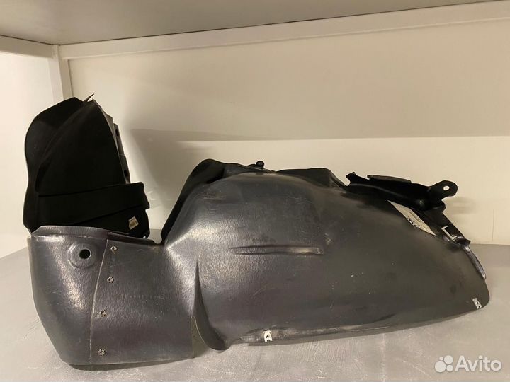 Подкрылок передний правый Renault Logan 2005