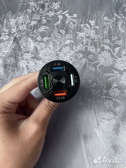 Автомобильное зарядное устройство для телефона