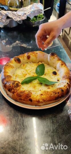 Повар пиццамейкер