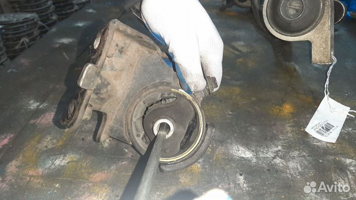 Подушка двигателя на Toyota Sprinter Carib AE111G