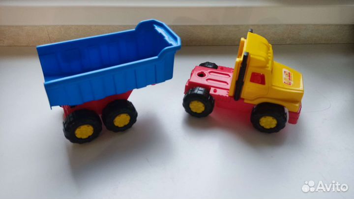 Игрушка грузовик полесье