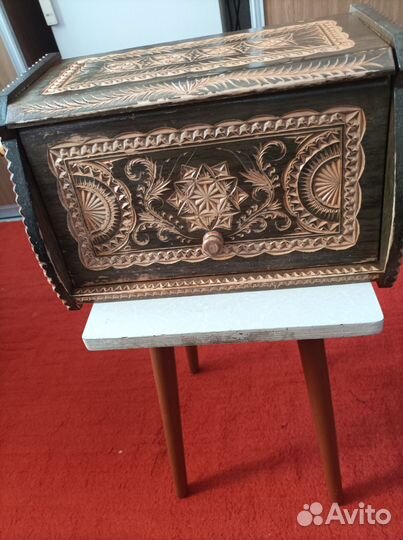 Хлебница деревянная резная