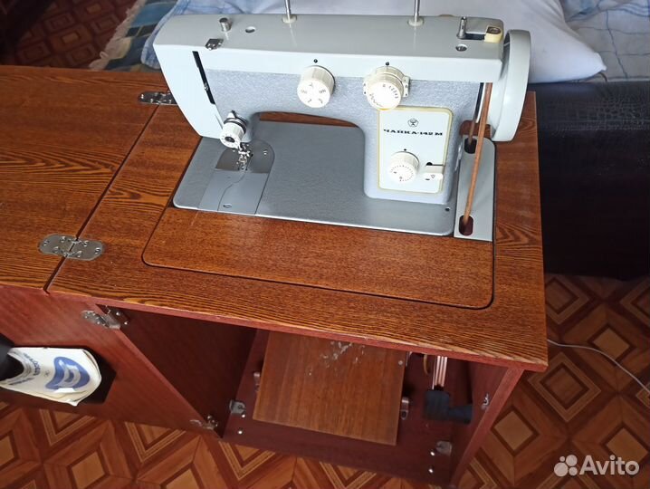 Швейная машина чайка 142м