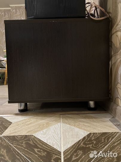 Гостиная: тумба под тв и шкаф со стеклом