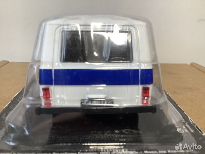 Модель автомобиля раф-22038 1:43 деа