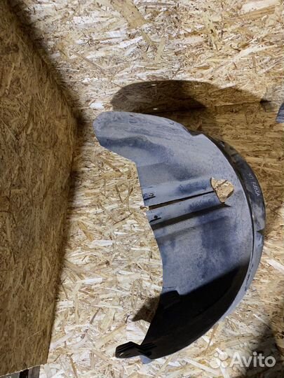 Подкрылок Локер Skoda Fabia 2 07-15