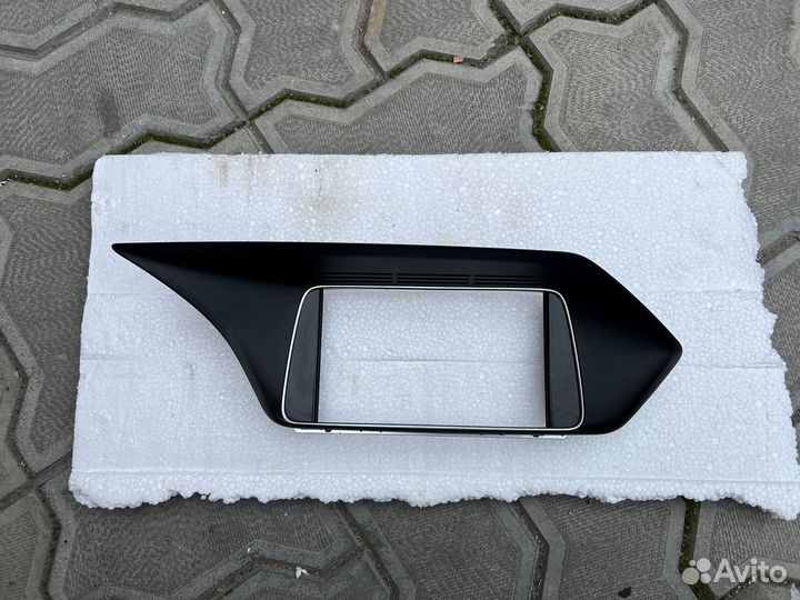 Рамка монитора W212 рестайлинг