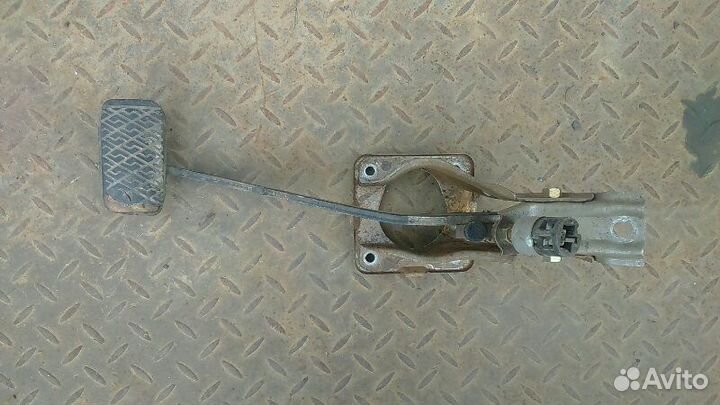 Педаль тормоза Toyota Sprinter Marino AE100 5AFE