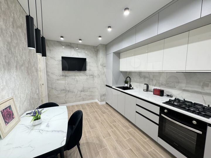 2-к. квартира, 54 м², 8/18 эт.