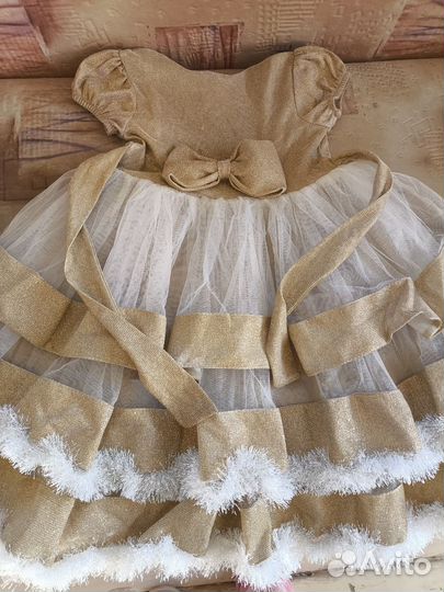 Платье для девочки четырех,пяти лет