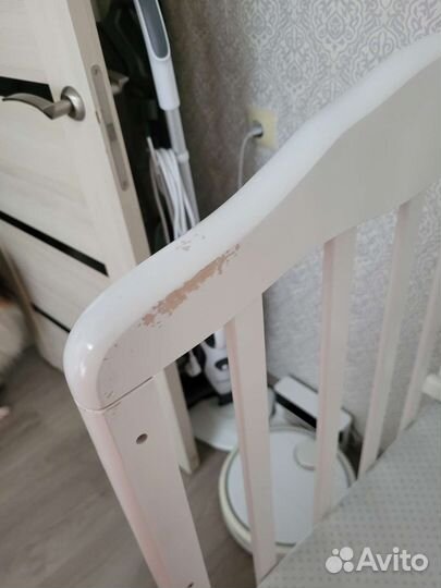 Детская кроватка с маятником