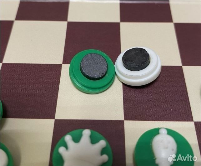 Шахматы карманные магнитные(Чёр.футляр зел.фигур.)