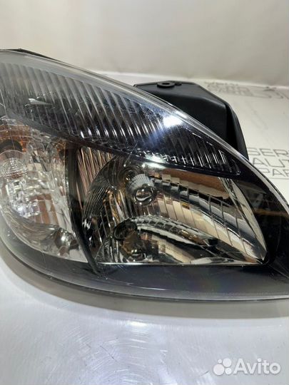 Фара правая Kia Rio 2 JB G4EE 2011