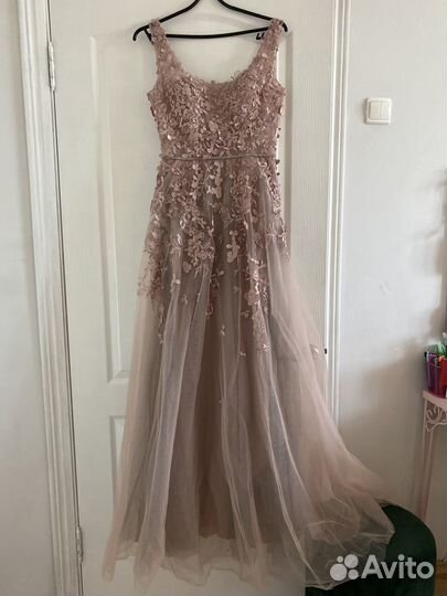Нарядное женское платье 42 44