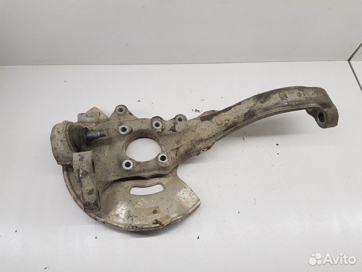 Кулак поворотный передний правый