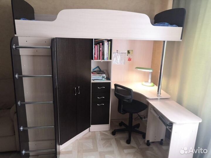 Двухъярусная кровать-чердак