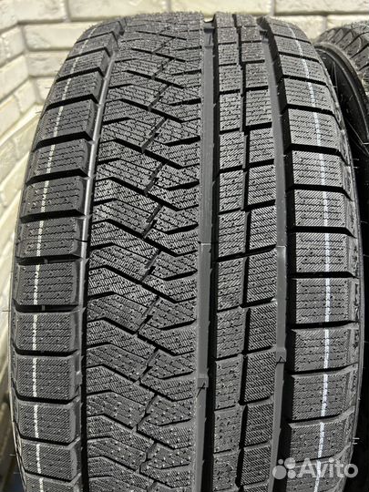 Triangle PL02 235/45 R18 97V