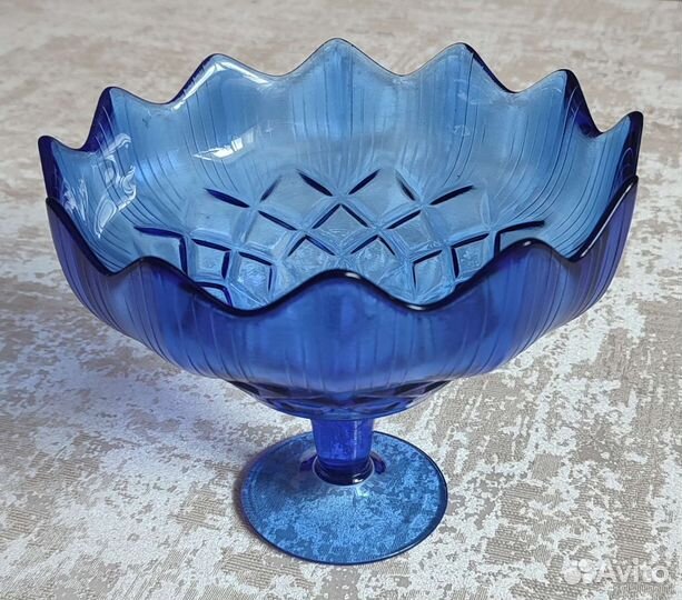 Ваза СССР, на ножке, цветное стекло