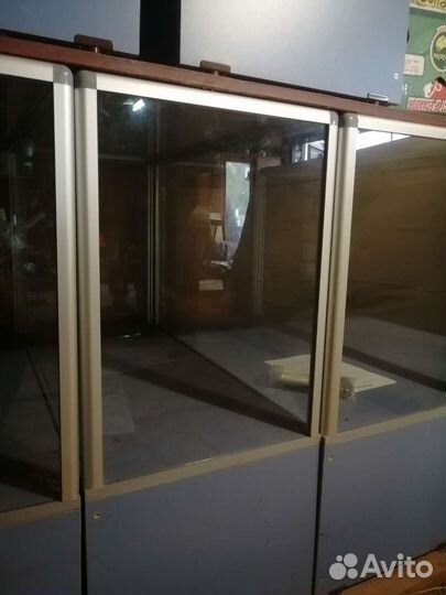 Стеклянная витрина