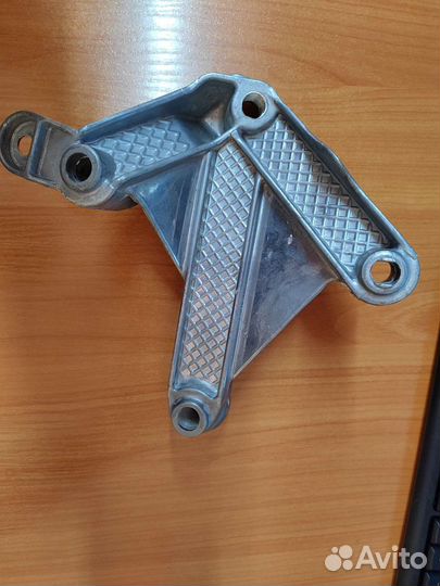 Крепления кпп Renault Logan, Sandero, Largus