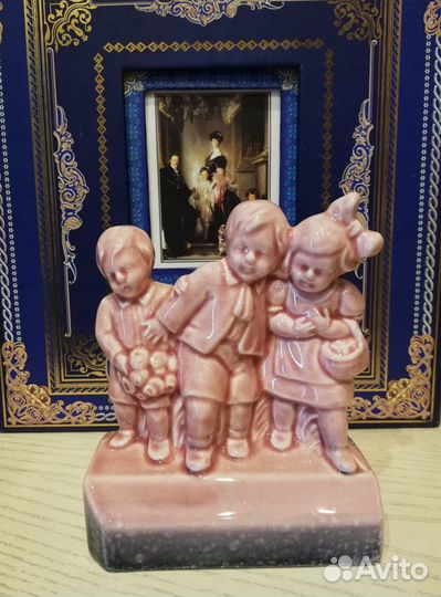 Статуэтка фаянсовая дети Европа (редкое клеймо)